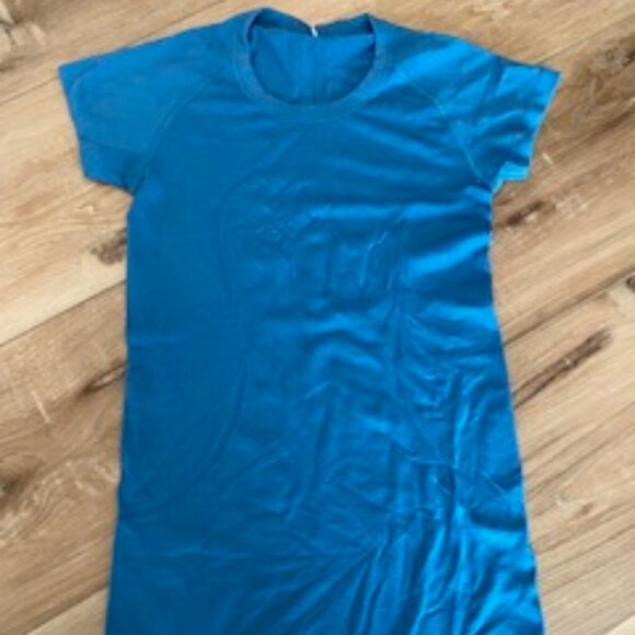 Lululemon Women's Swiftly Tech Short-Sleeve Size 2-4 Twill Steel Blue - Picture 1 of 8